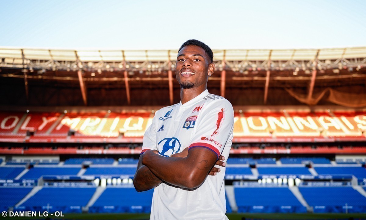 OFICIAL: Lyon apresenta mais um reforço.