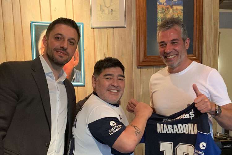 OFICIAL: Maradona tem novo clube.