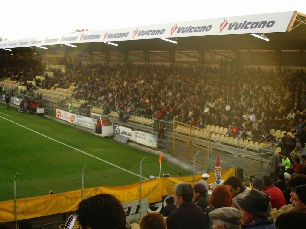 Velhinho Estádio Mário Duarte será demolido.