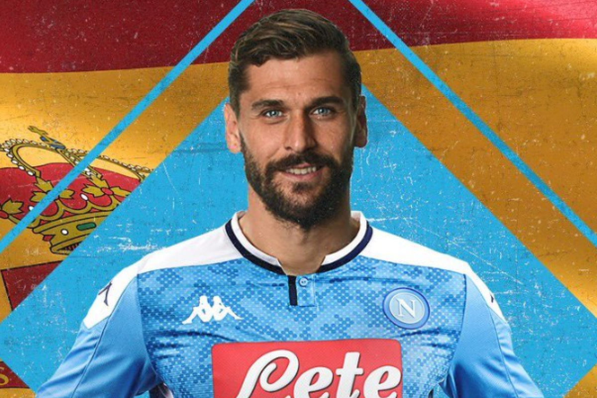 OFICIAL: Napoli oficializa novo ponta de lança.