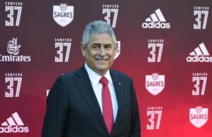 INSÓLITO: Viera tentou agredi adepto na AG do Benfica.