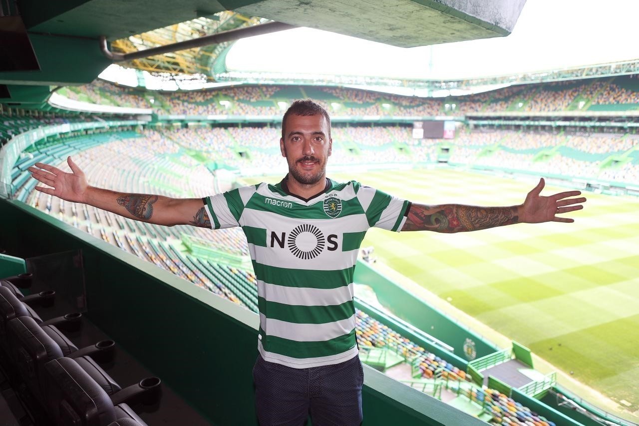 OFICIAL: Viviano segue caminho.