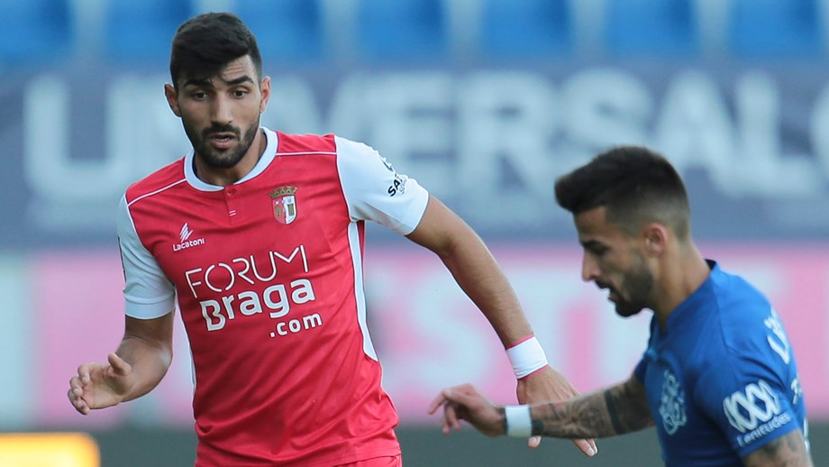 OFICIAL: Renovação para Esgaio.