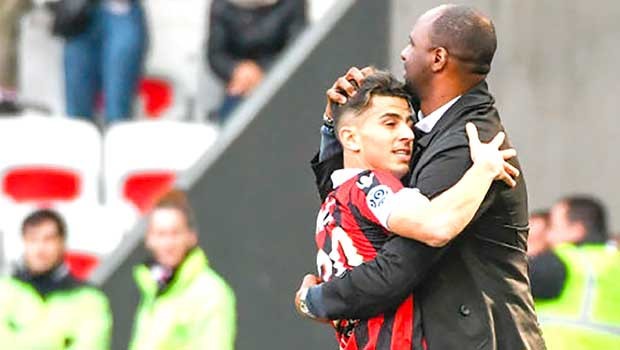 Youcef Atal alvo dos “Blues”.