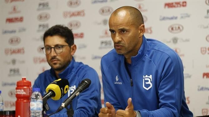 OFICIAL: Silas demitido.