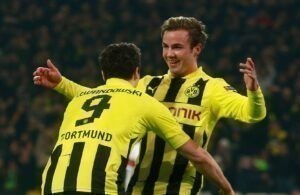 Dortmund goleia após o regresso