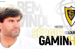 OFICIAL: Loures apresenta novo treinador.