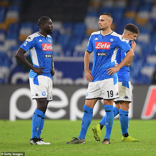 Napoli a ferro e fogo.