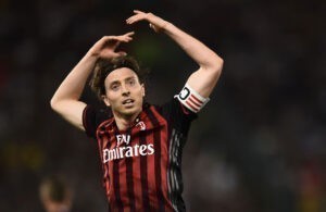 OFICIAL: Montolivo diz adeus e aponta dedo a um clube.