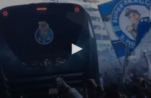 Plantel do FCPorto sai com apoio dos adeptos