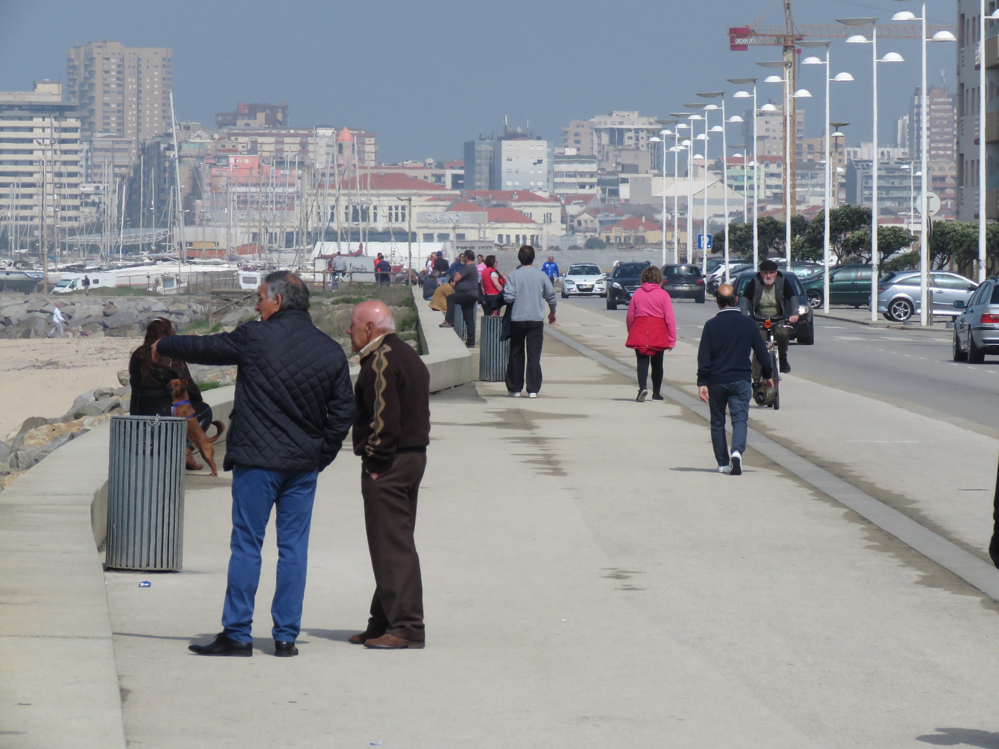 Assim não vamos lá! Marginal da Póvoa de Varzim cheia hoje!