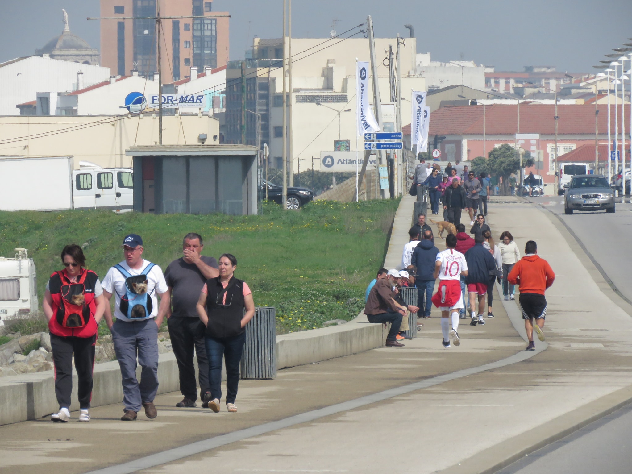 Assim não vamos lá! Marginal da Póvoa de Varzim cheia hoje!