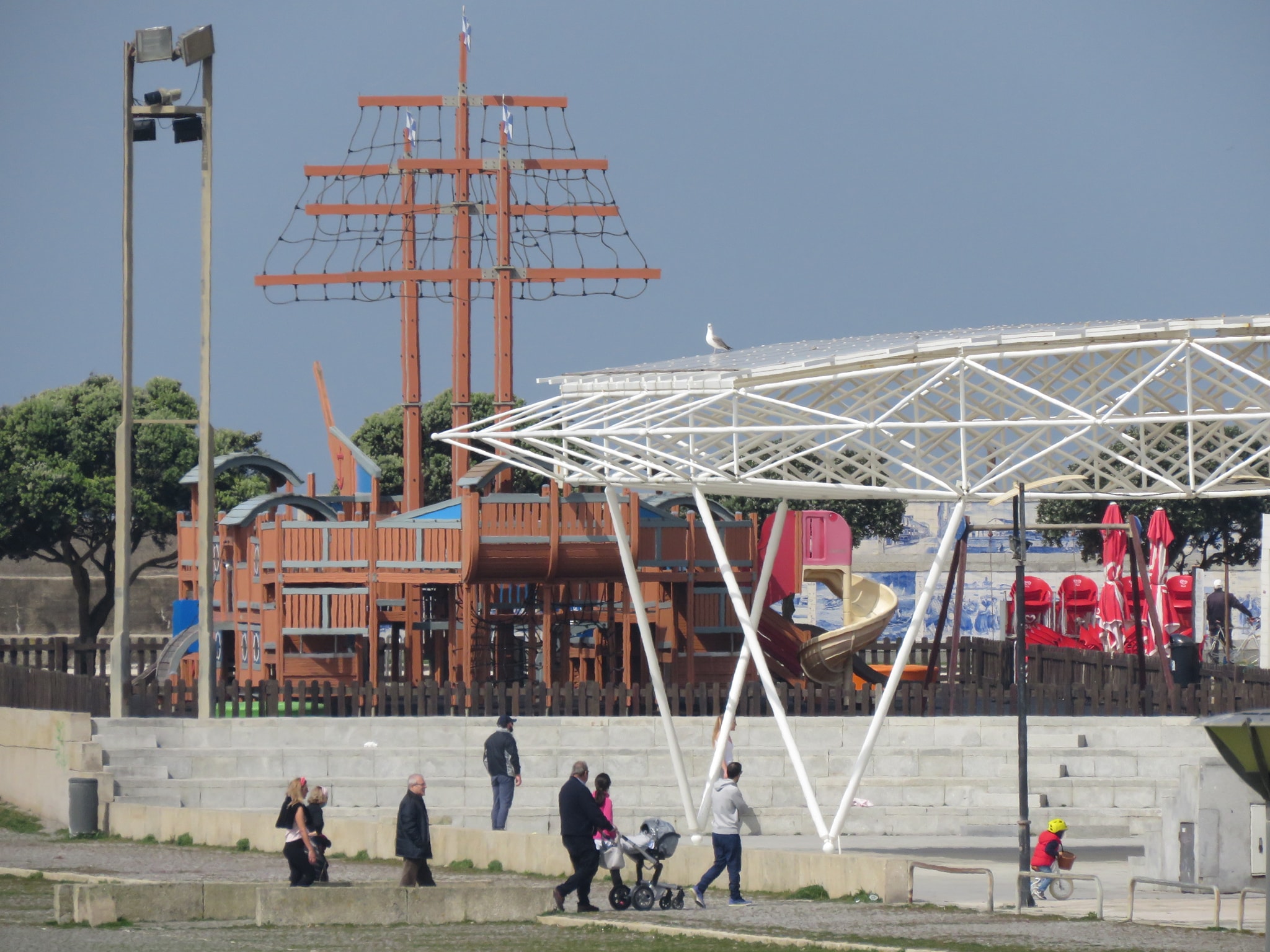 Assim não vamos lá! Marginal da Póvoa de Varzim cheia hoje!