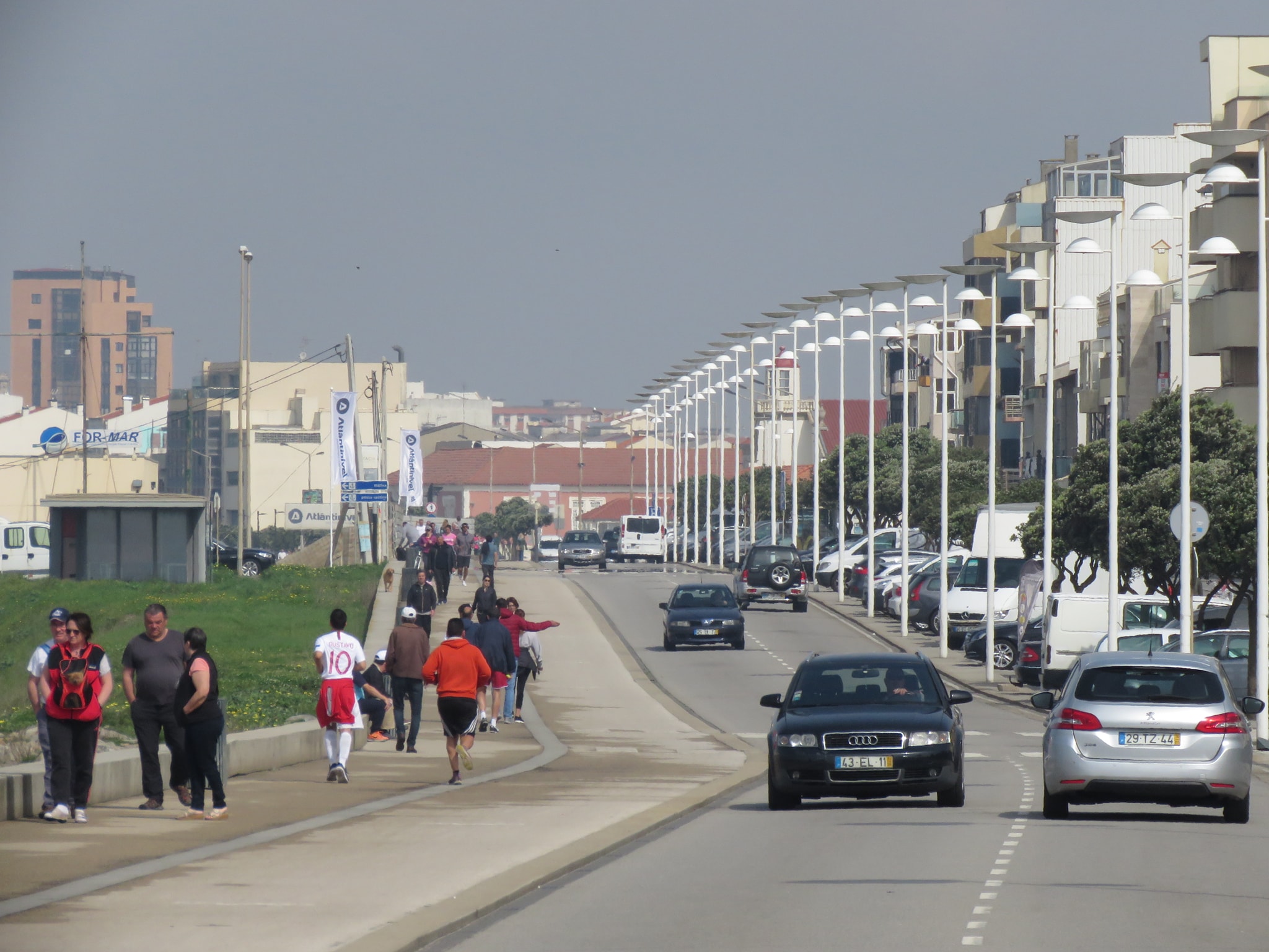 Assim não vamos lá! Marginal da Póvoa de Varzim cheia hoje!