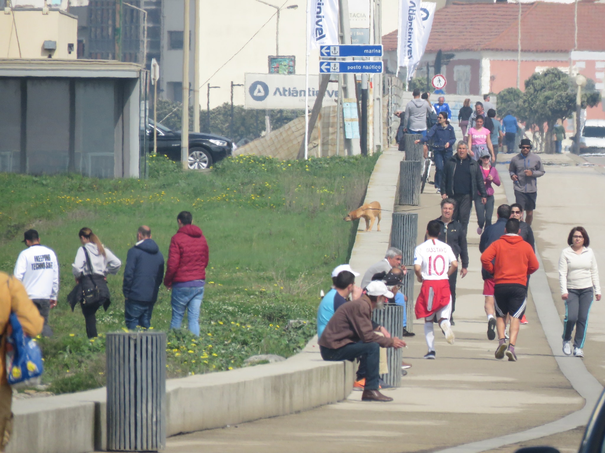 Assim não vamos lá! Marginal da Póvoa de Varzim cheia hoje!