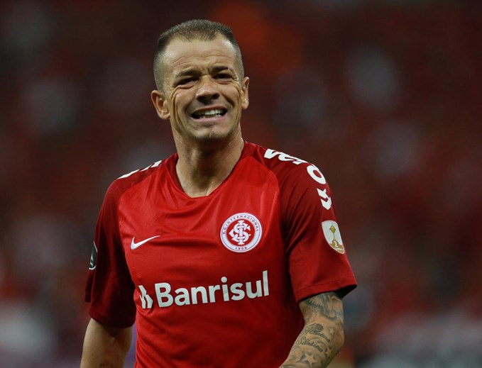 Tinham tudo para ser grandes jogadores, mas lesões, drogas e prisão... mas falharam