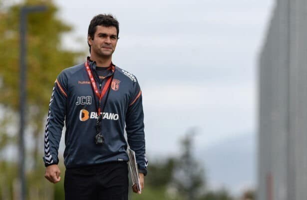 OFICIAL: Olhanense apresenta novo treinador.