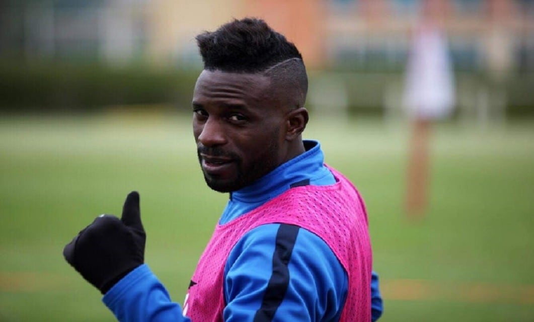 OFICIAL: Varela permanece.