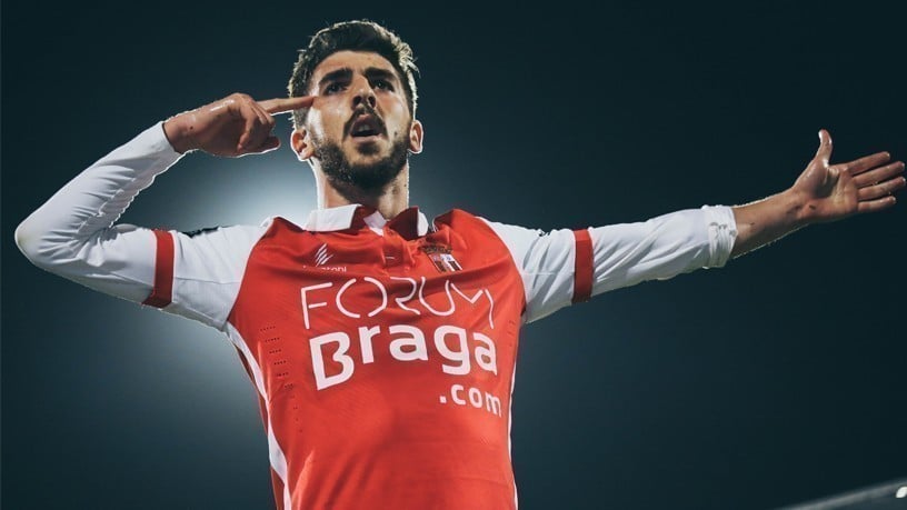 Paulinho a caminho de Inglaterra por 30 milhões.