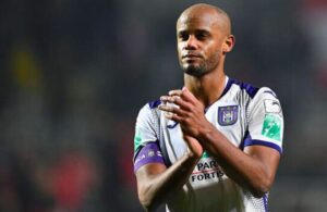 OFICIAL: Kompany pendura as botas.
