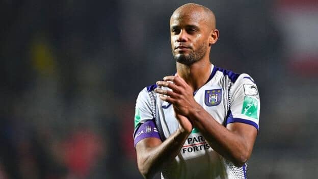 OFICIAL: Kompany pendura as botas.