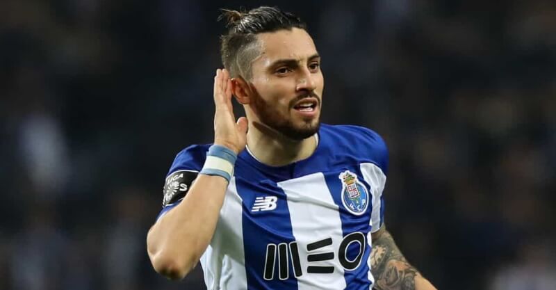 Alex Telles na agenda dos “Red Devils”.