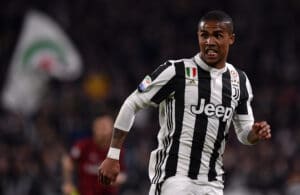 Douglas Costa com as cores do “Wolves”?