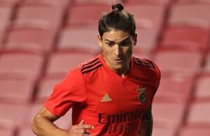 “Barça” persegue Darwin.