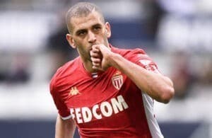 Slimani na calha para o ataque.