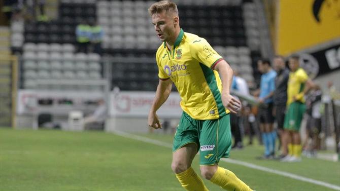 Oleg com mercado na Grécia.