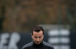 OFICIAL: Demissão no Rennes.