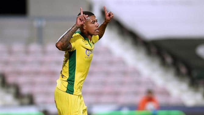 Douglas Tanque se vai aos Emirados