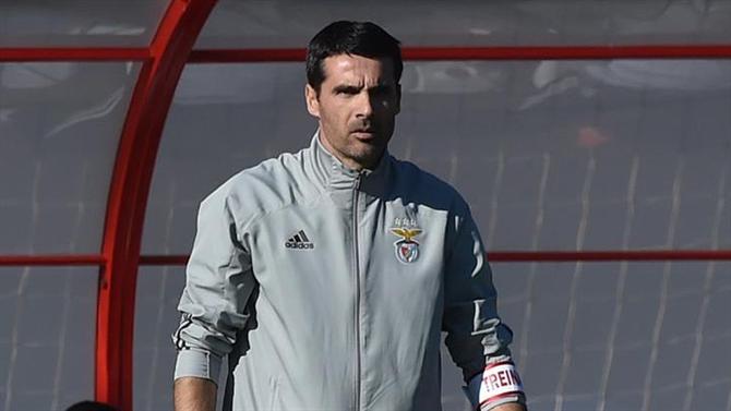Benfica vai até o fim da época com treinador da equipa B