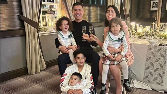 Ronaldo felicita o ano novo e projeta futuro: “Trabalhar e jogar mais”
