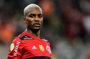 Lateral do Flamengo é referenciado ao Benfica