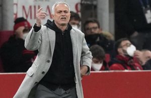Mourinho volta a criticar arbitragem na Itália