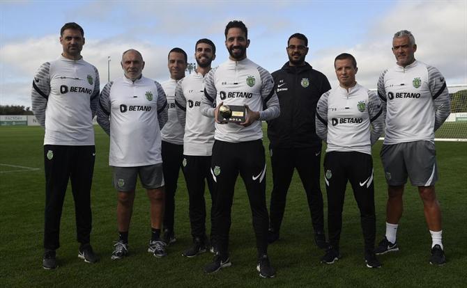 Rúben Amorim sobre prémio: “Eles ajudaram a evitar muitas asneiras da minha parte”