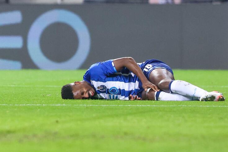 Manafá operado de lesão no joelho com sucesso