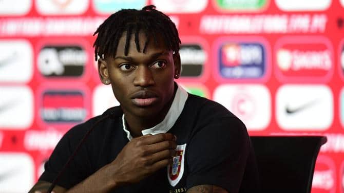 Rafael Leão fala sobre titularidade e futuro