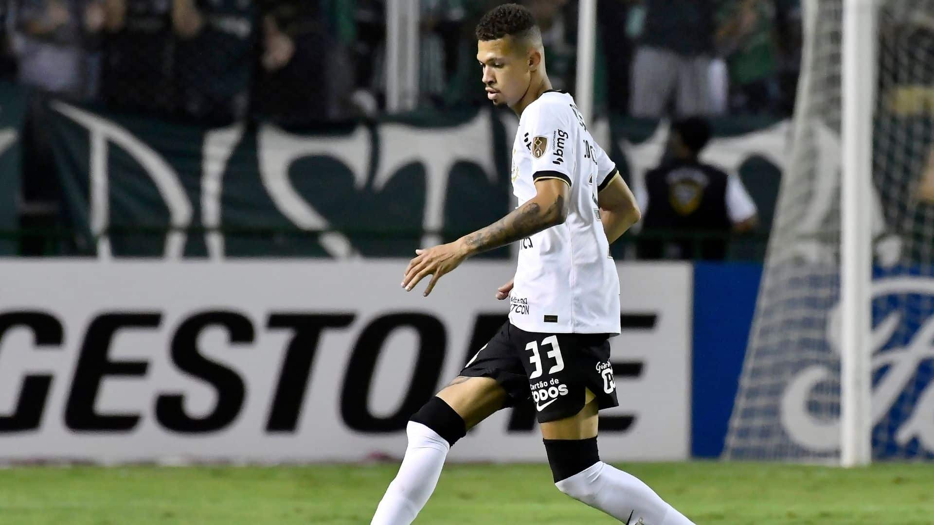 João Victor é reforço do Benfica e já está em Lisboa