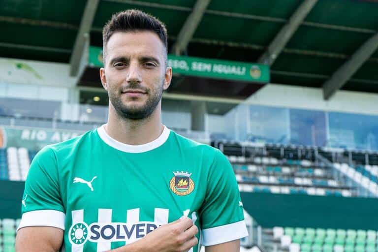 Samaris, ex-benfica é reforço do Rio Ave para 2022/2023