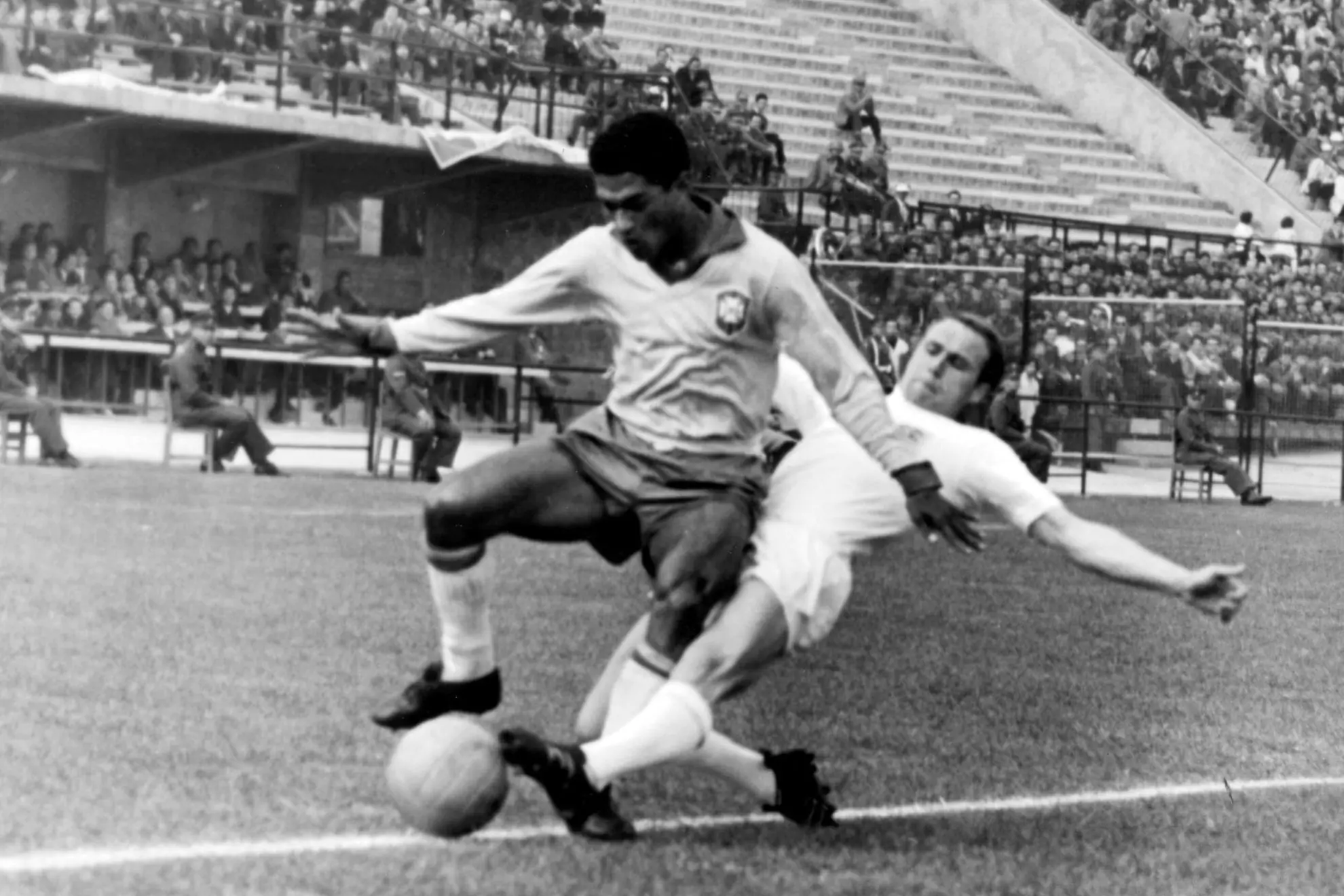 Histórias do Mundial: Garrincha, a gênio das pernas tortas