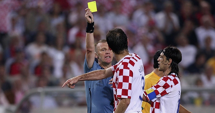 Histórias do Mundial: Um jogador recebe três cartões amarelos num único jogo