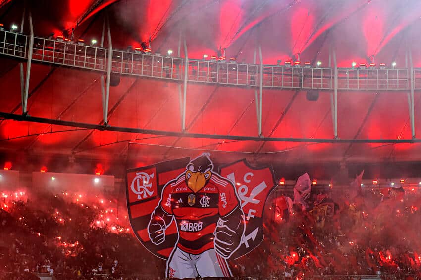 Ex-jogador do Benfica arrasa comunicação social no Brasil