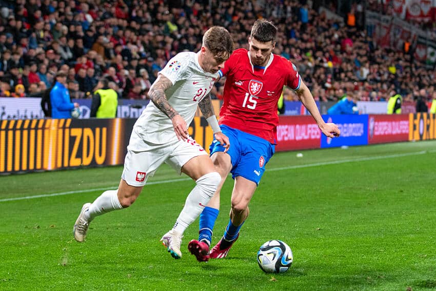 Benfica contrata o lateral mais caro da história do clube
