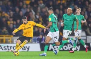 Pedro Neto é destaque por bons motivos na Premier League